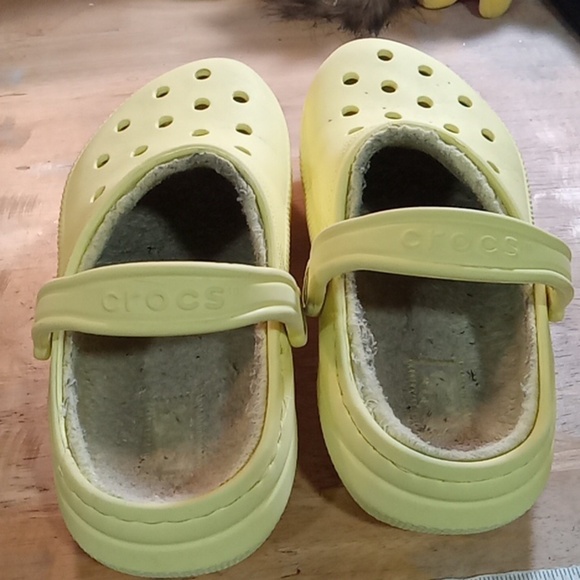 (Buy 3 Pairs For $5.00) Yellow crocs , men size 9 / wonens size 8 - Picture 3 of 6